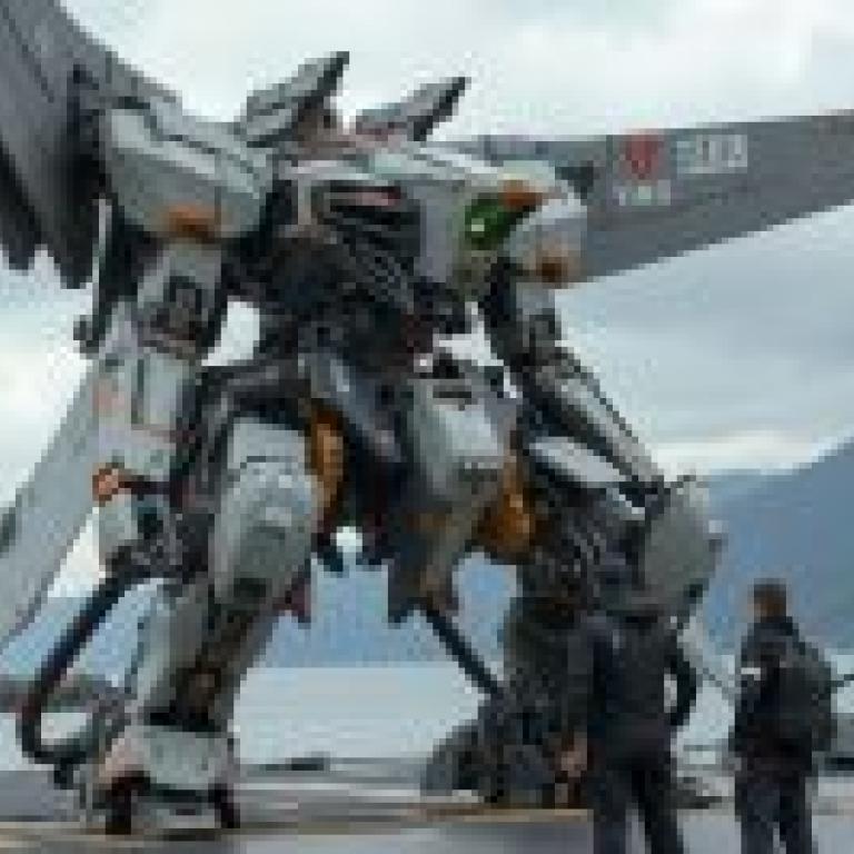 逼真的機器人，海灘上的機器人。