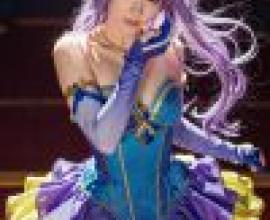 Reki Senran Kagura，A girl with blue and purple cosplay.