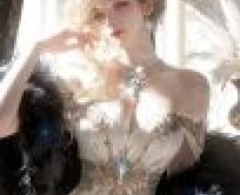 gorgeous，A woman wearing a crown， white dress and feather boa.