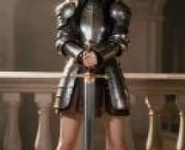 Princess of Restoration，A woman dressed in armor stands with a sword.