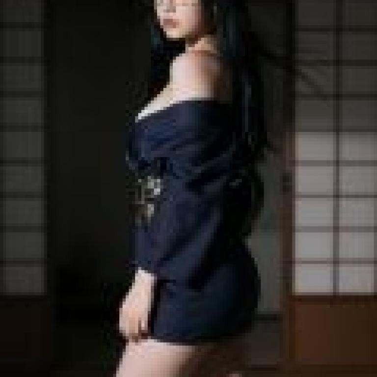 The Japanese Phantom of an Old House，Black dress on a model.