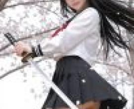 武士少女，手裡拿著劍的女孩。