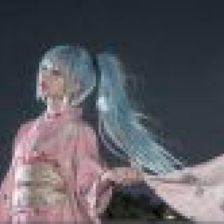 夢幻般的夢境，一位身著日本傳統服飾的女孩望著月亮。