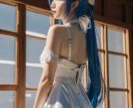 Griseo，Honka，一個有著藍色頭髮和白色連身裙的女孩。