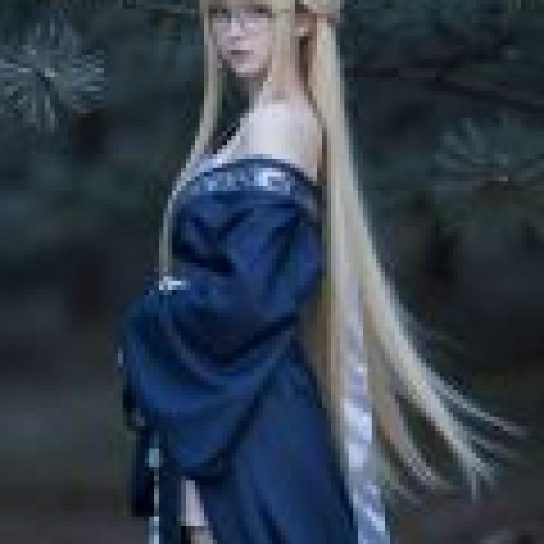 Phantom in the Mountains，A girl in a blue dress with a long blonde ponytail.