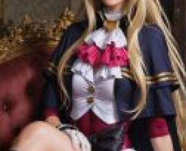 Mahoutsukai Reimeiki Roux，身穿公主服裝的洋娃娃般的女人。