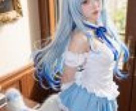 Magic Memories，A little girl in cosplay cat ears.
