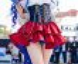 dress up，Girl in a blue dress with red accents.