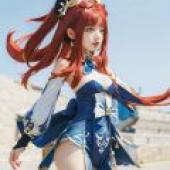 nilou， genshin impact，The woman has red hair.