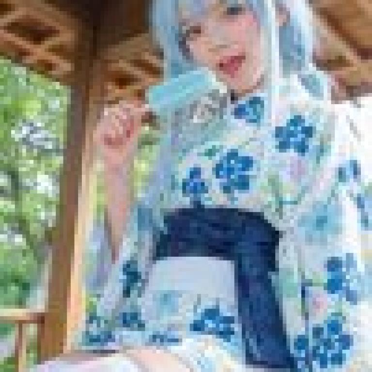 Cute girl，Blue haired girl eating ice cream.