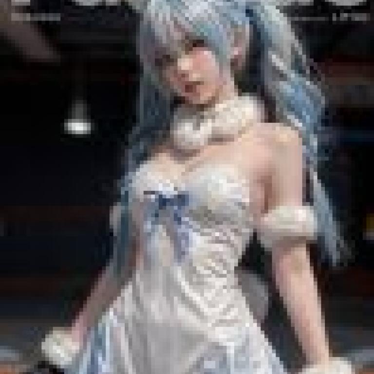 parallel，Model wearing blue bunny ears and white bunny ears.