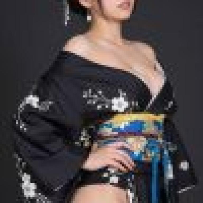kimono，A woman wearing lingerie and a kimono.