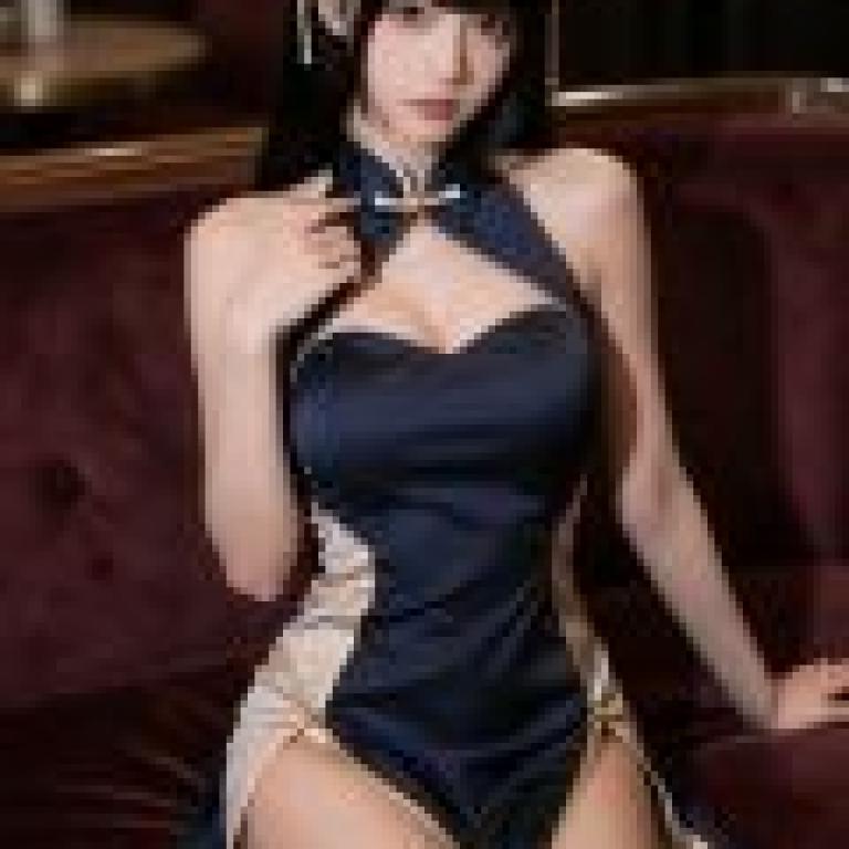 Cheongsam Goddess Fantasy，Lady with bow tie on her hair and dark blue dress.