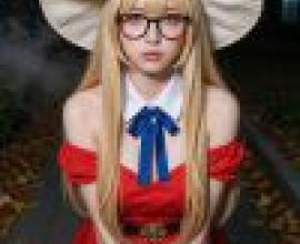 girls，A young girl wearing glasses and a witch s hat.