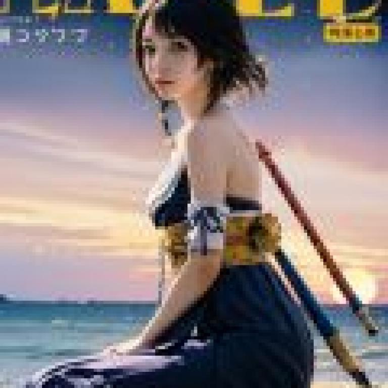Yuna，FFX，A girl posing in front of an ocean with the sun setting behind her.