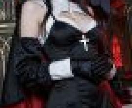 Special occupations，A woman wearing a black veil and red cape