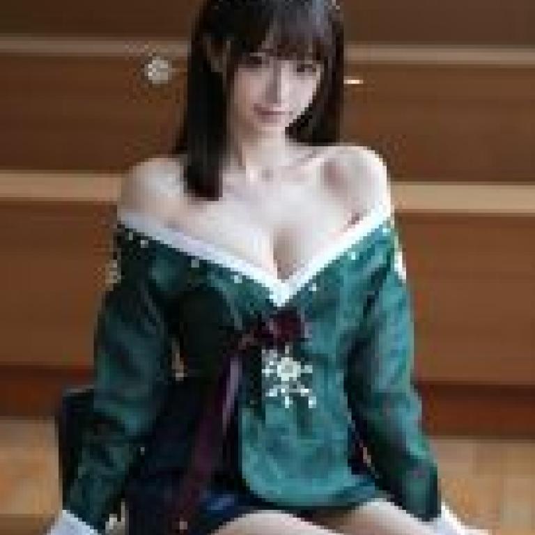 ZIT TRY01，身穿綠色洋裝的女子。