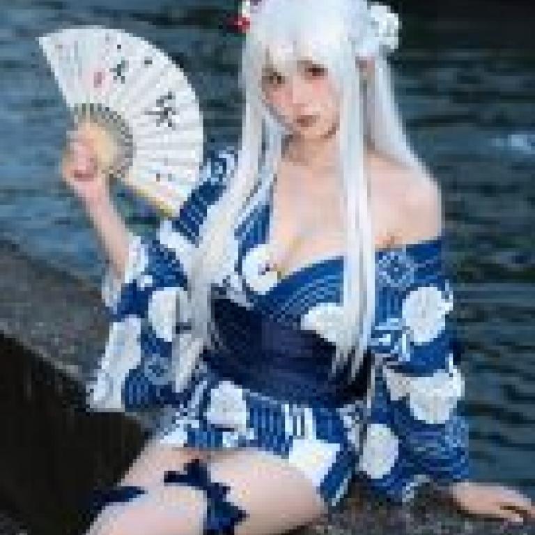 ZIT TRY01，A woman in a kimono with Japanese writing on it.
