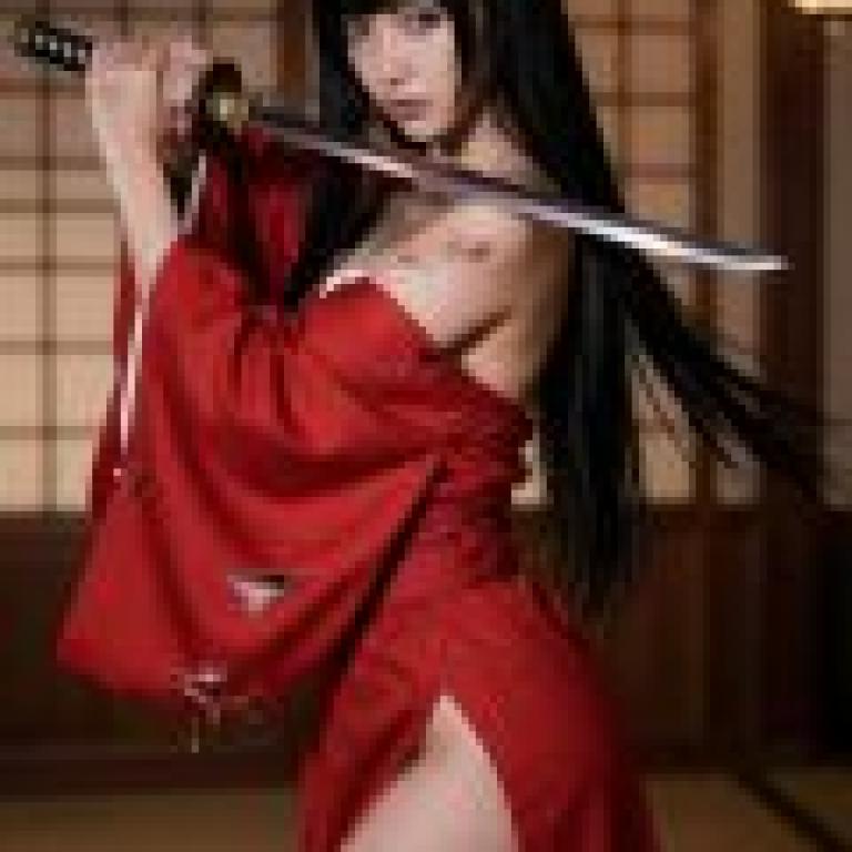 Ancient Japanese female assassin，A woman holding a sword.
