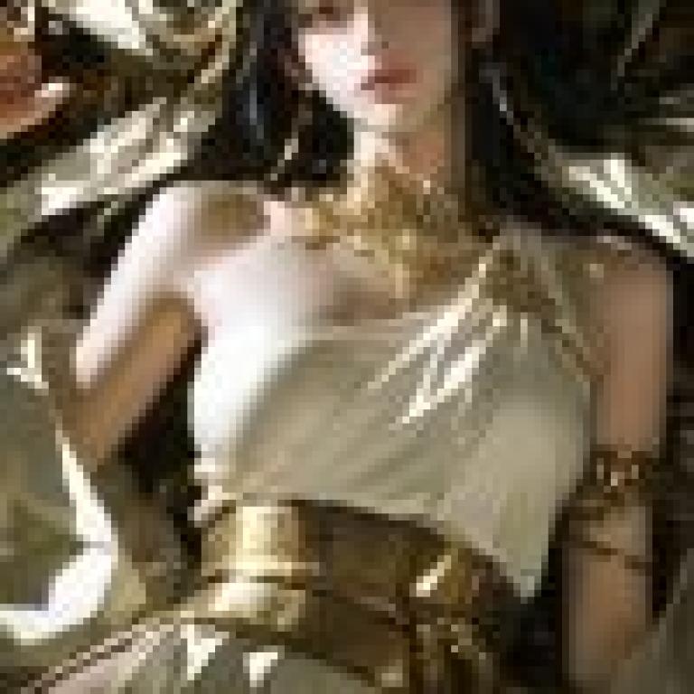 Sensual wind，Girl in white dress and gold headband.