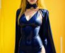 Yami Golden Darkness，Model wearing a blue dress and black collar.
