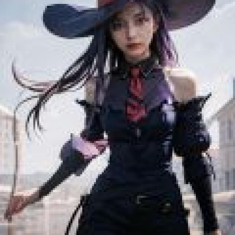 Sienna Merdein Senya，一位身穿黑色套裝、戴著紫色帽子、繫著紅色領帶的女孩。