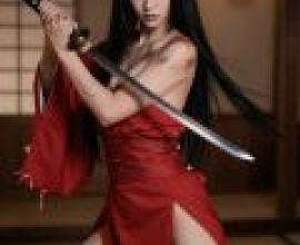古代日本女刺客，一位長著黑色長髮的女子手持長劍。